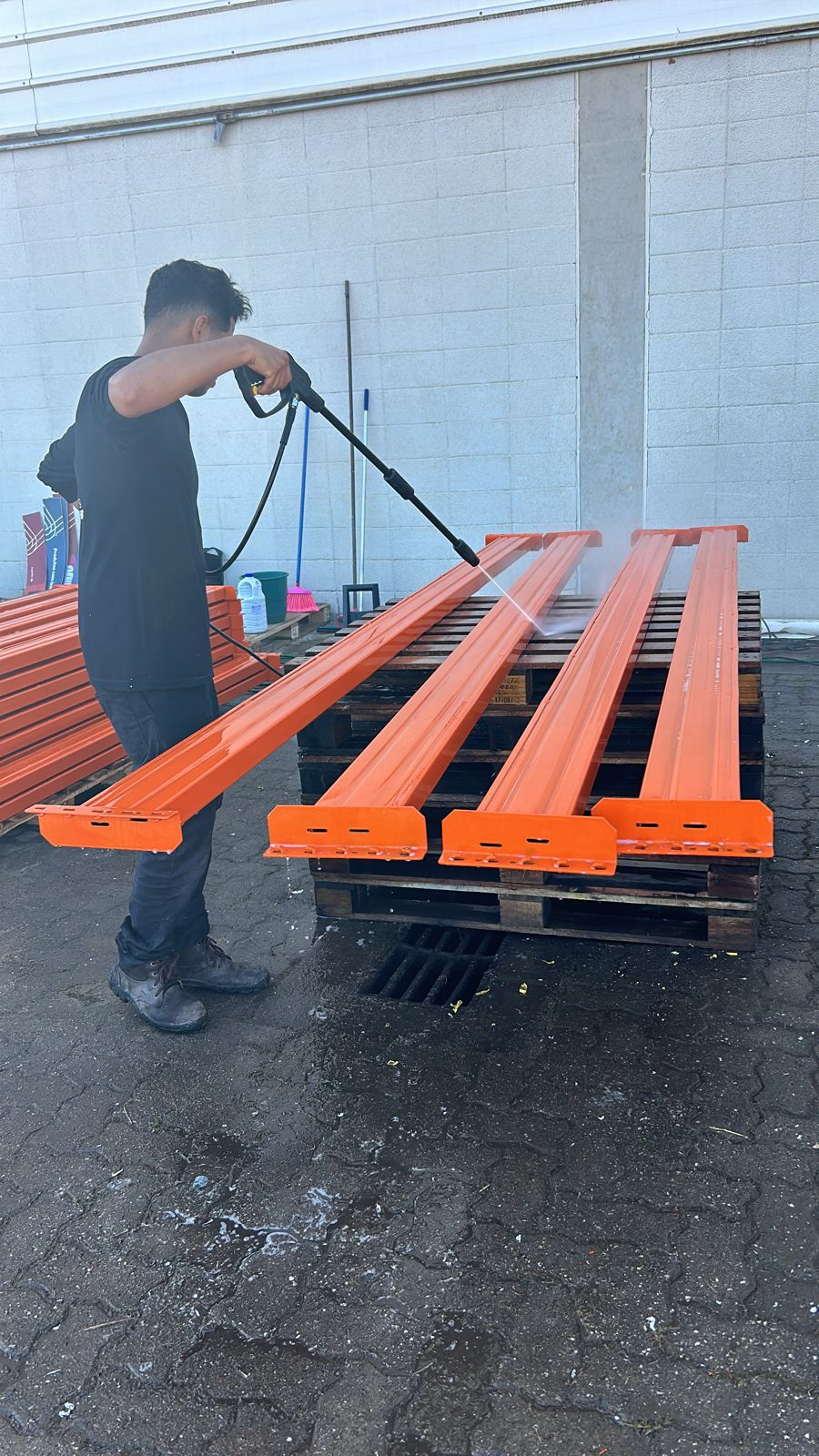 limpeza de estrutura porta pallets