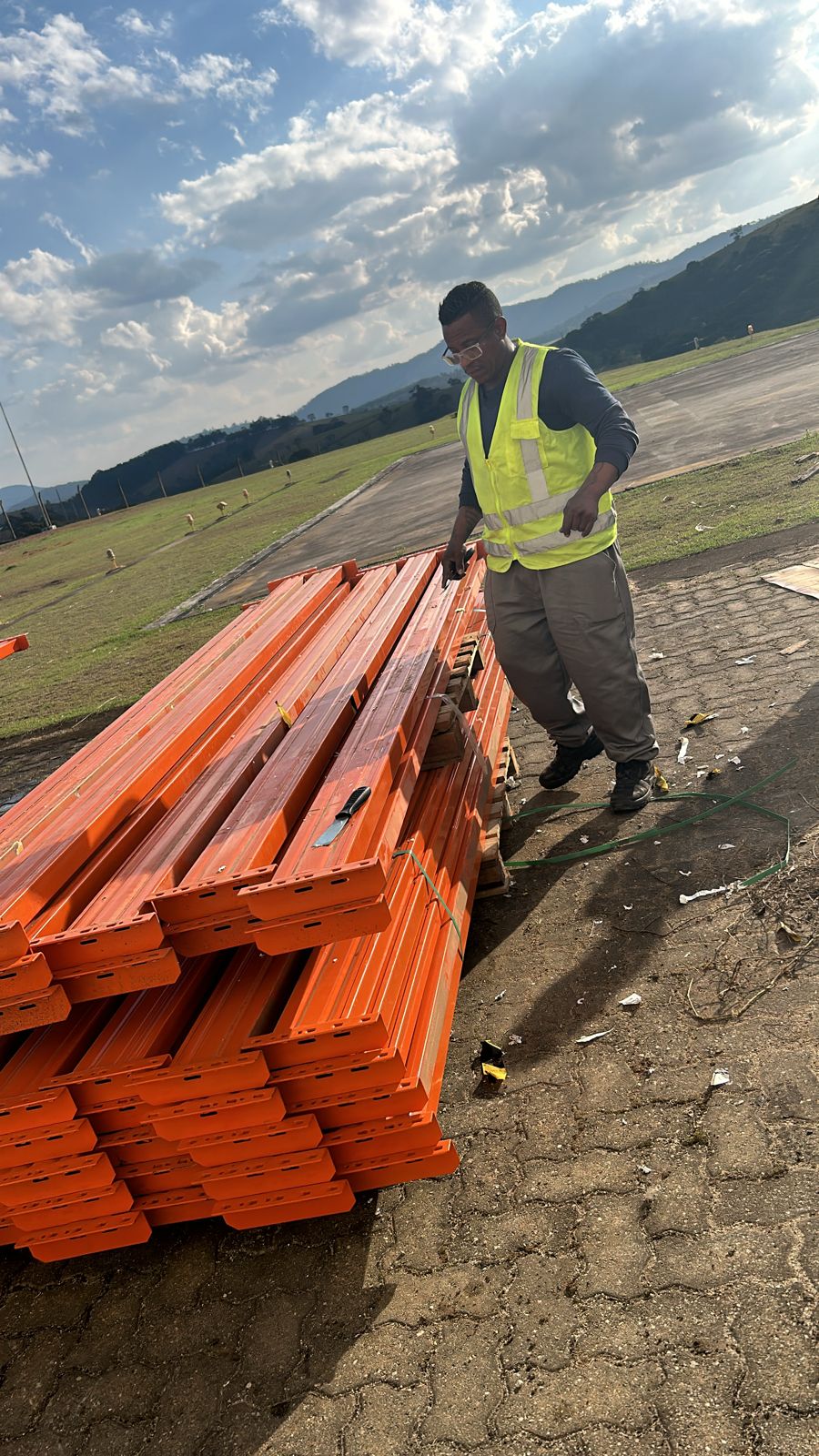 limpeza de estrutura porta pallets