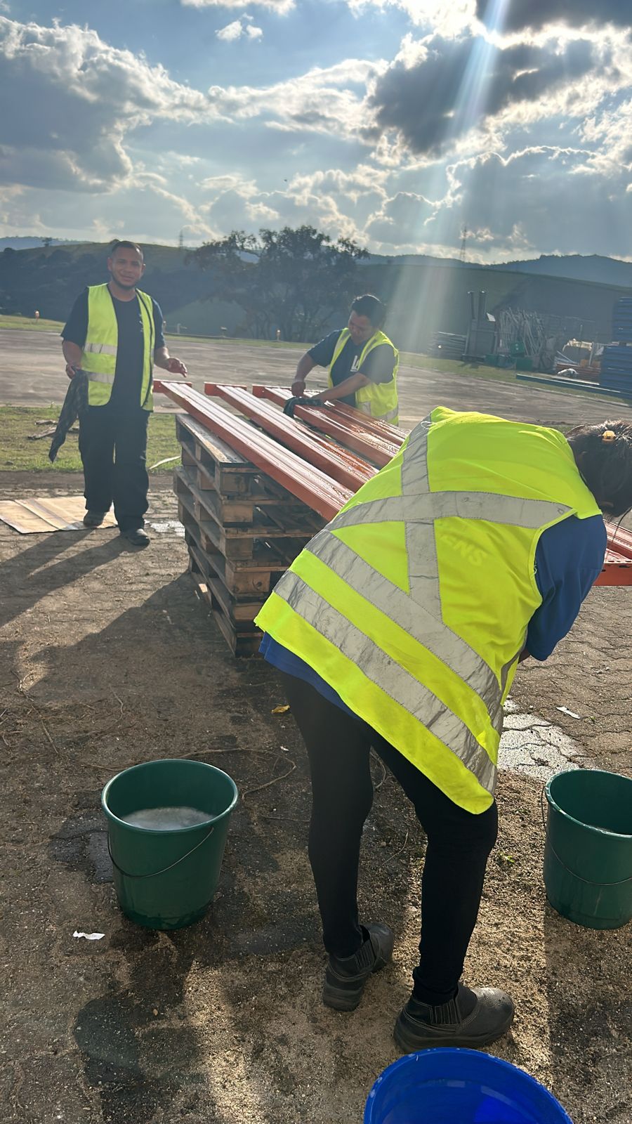 limpeza de estrutura porta pallets